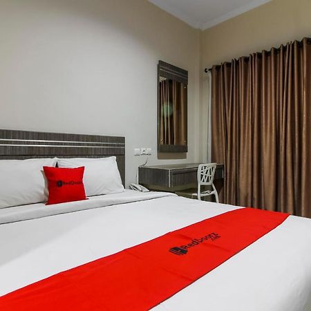 Reddoorz Plus Syariah @ Jalan Sriwijaya Medan Ngoại thất bức ảnh
