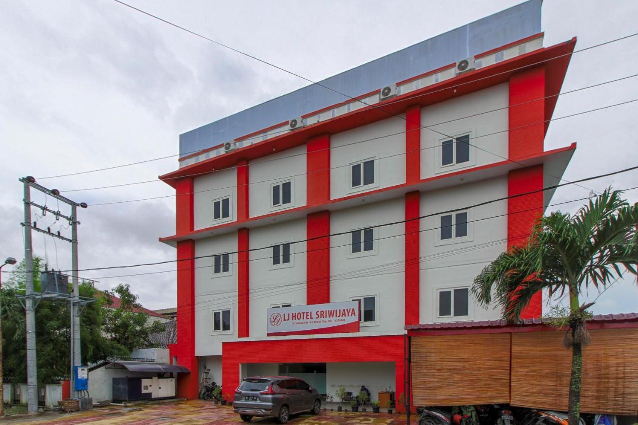 Reddoorz Plus Syariah @ Jalan Sriwijaya Medan Ngoại thất bức ảnh