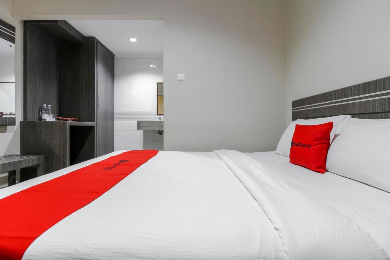 Reddoorz Plus Syariah @ Jalan Sriwijaya Medan Ngoại thất bức ảnh