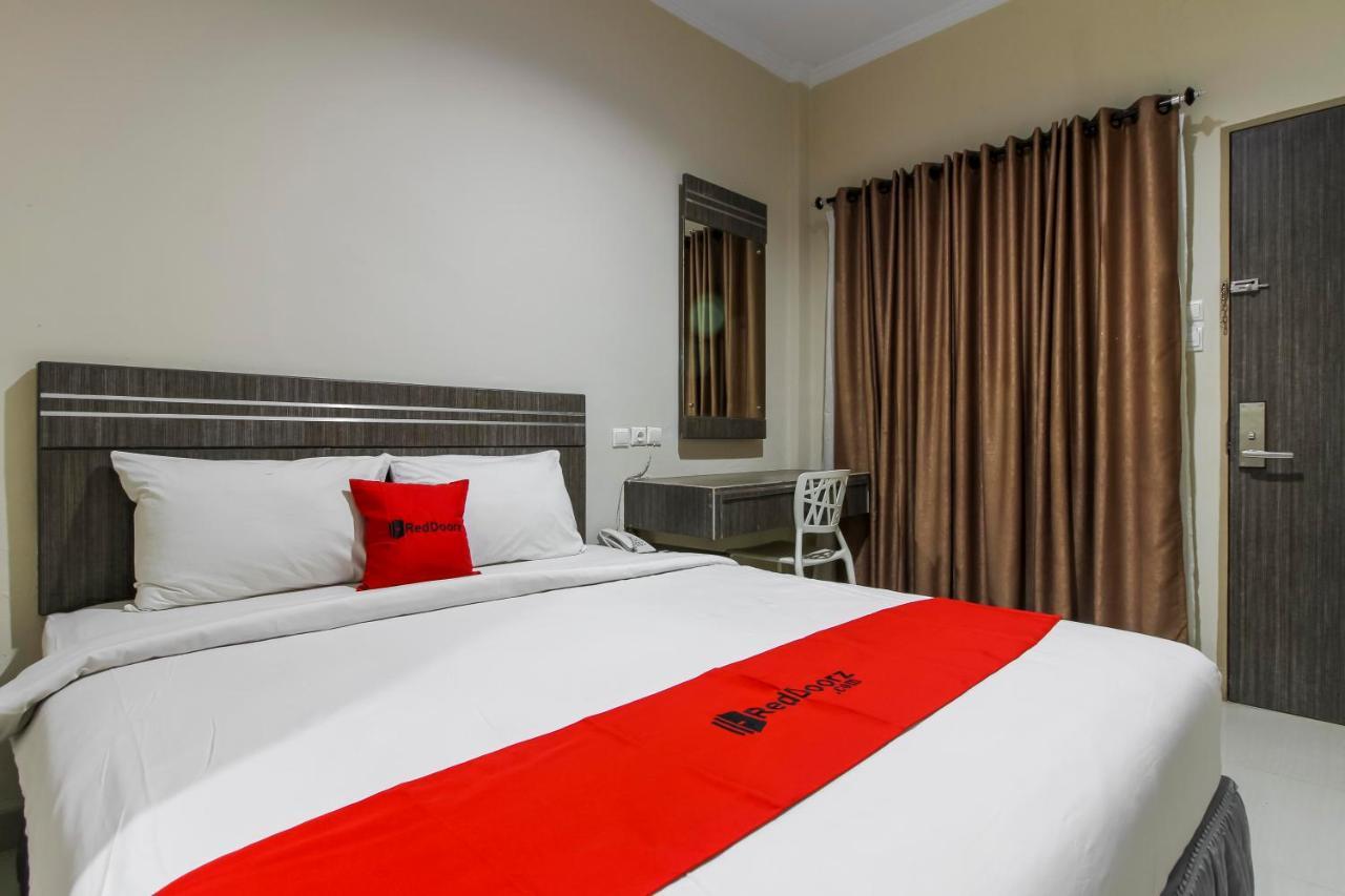 Reddoorz Plus Syariah @ Jalan Sriwijaya Medan Ngoại thất bức ảnh