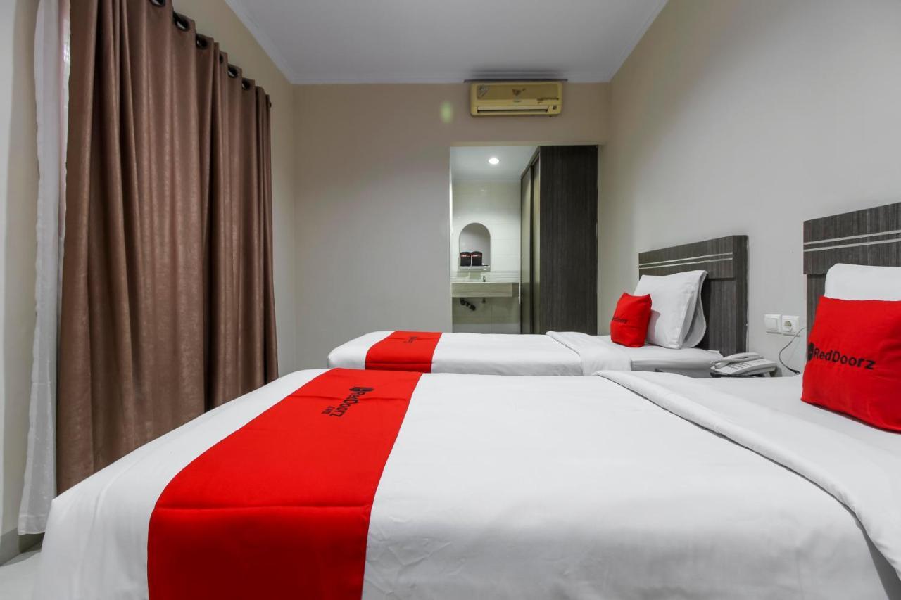 Reddoorz Plus Syariah @ Jalan Sriwijaya Medan Ngoại thất bức ảnh