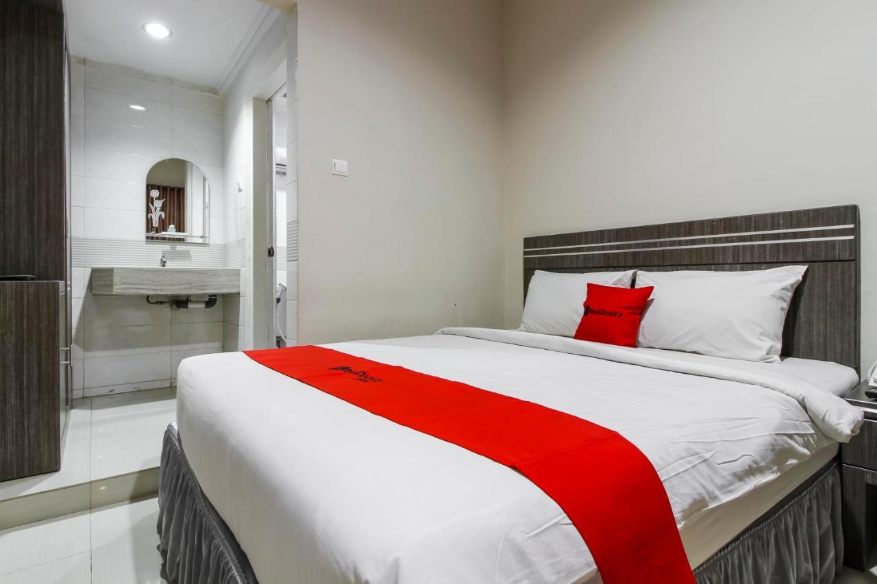 Reddoorz Plus Syariah @ Jalan Sriwijaya Medan Ngoại thất bức ảnh