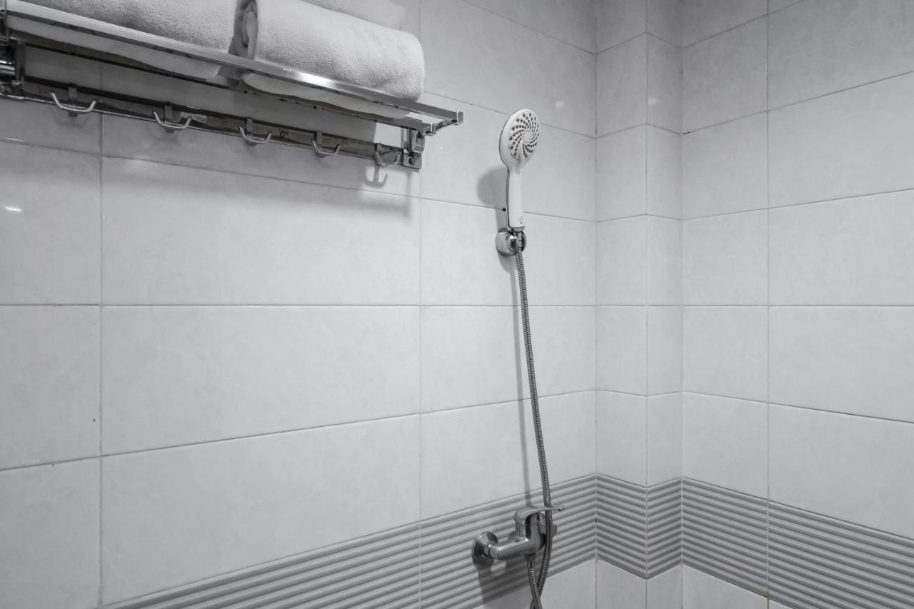 Reddoorz Plus Syariah @ Jalan Sriwijaya Medan Ngoại thất bức ảnh