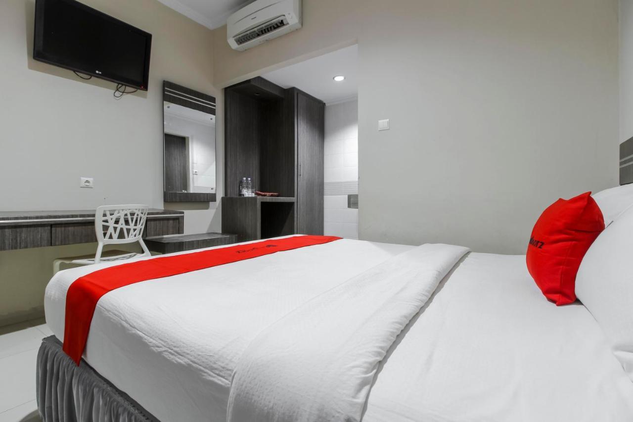 Reddoorz Plus Syariah @ Jalan Sriwijaya Medan Ngoại thất bức ảnh