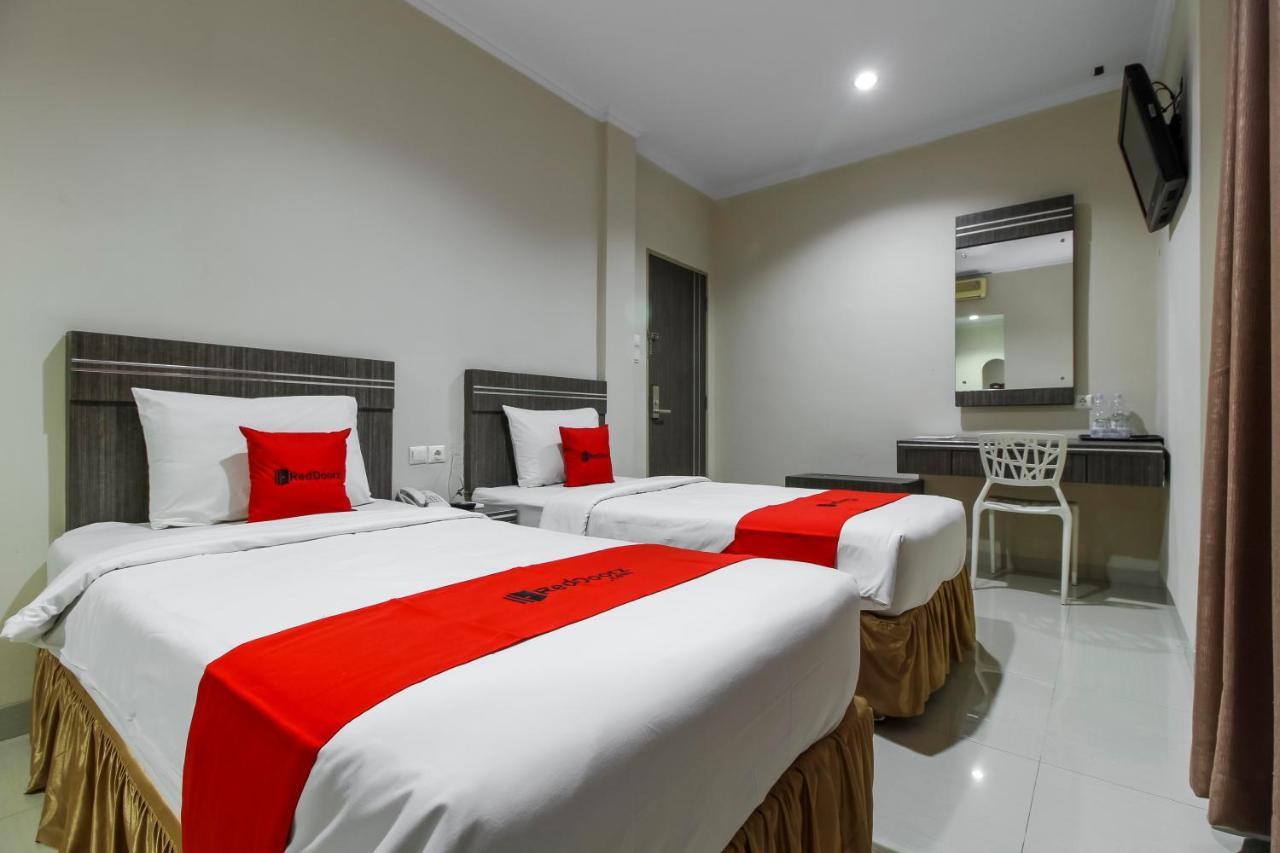 Reddoorz Plus Syariah @ Jalan Sriwijaya Medan Ngoại thất bức ảnh