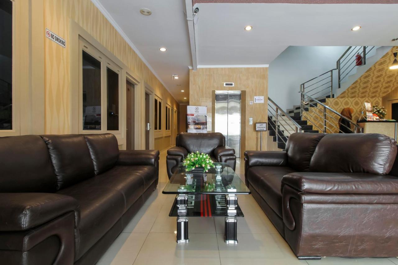 Reddoorz Plus Syariah @ Jalan Sriwijaya Medan Ngoại thất bức ảnh