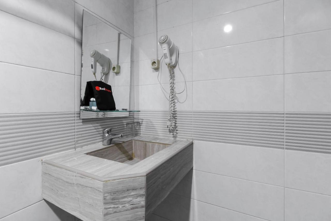 Reddoorz Plus Syariah @ Jalan Sriwijaya Medan Ngoại thất bức ảnh
